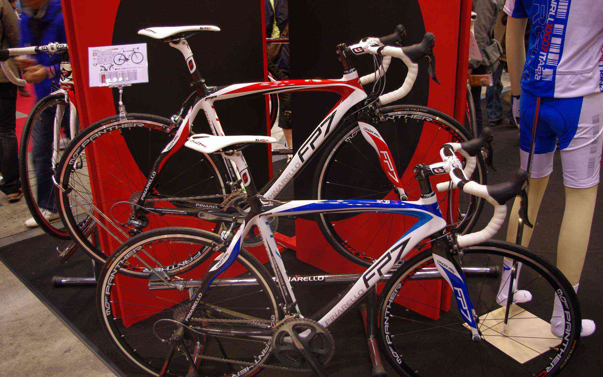 ピナレロのFPシリーズ。ONDAフォークがカッコいい