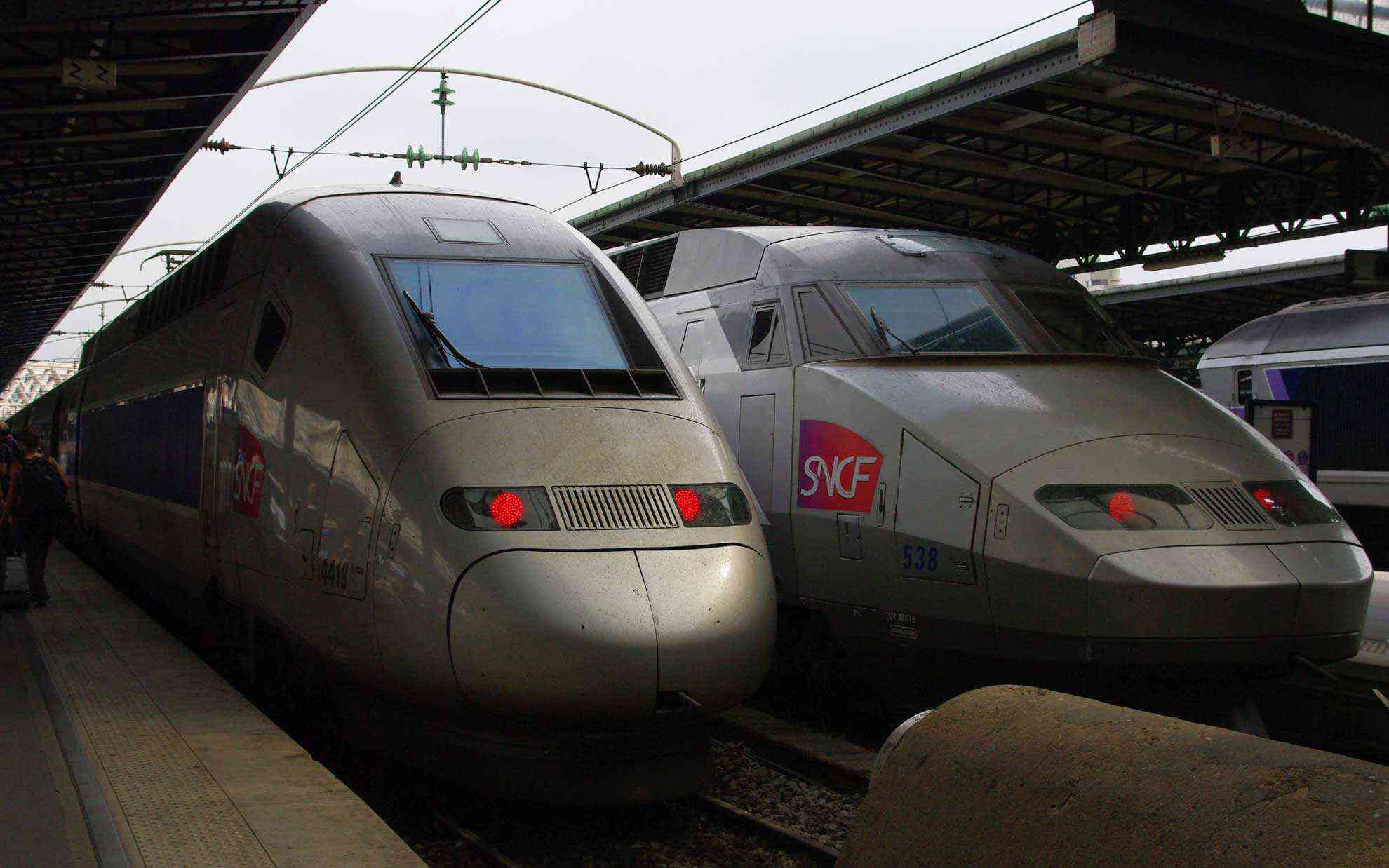 TGVかっこいい。