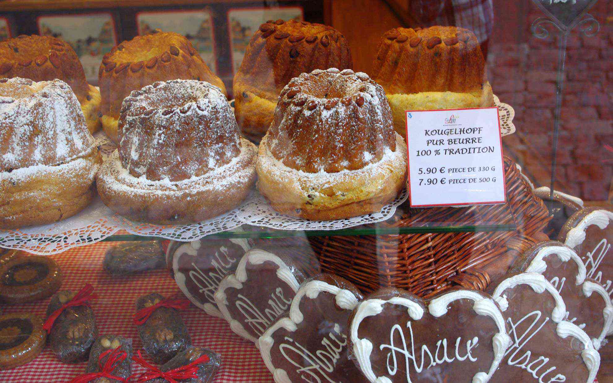 名物クグロフ（Kouglof）。アルザス地方やドイツでも食べられているお菓子。
