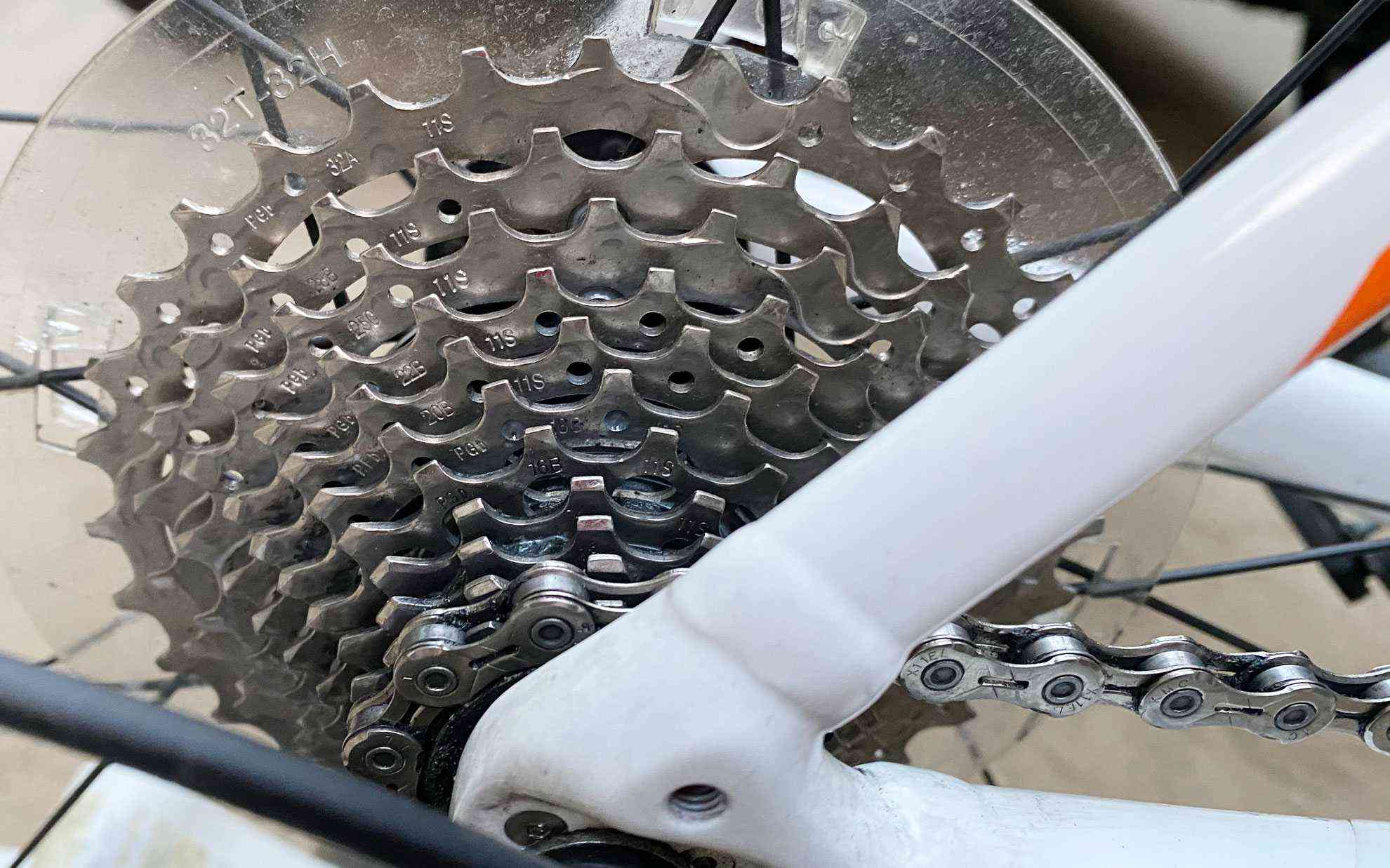 このあとチェーンオイルも挿します。