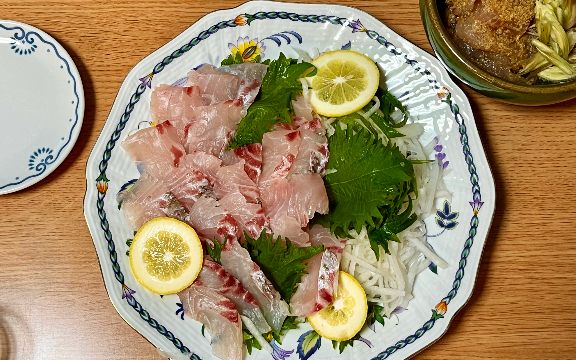 最近いただいた鯛。刺身にして食べました。