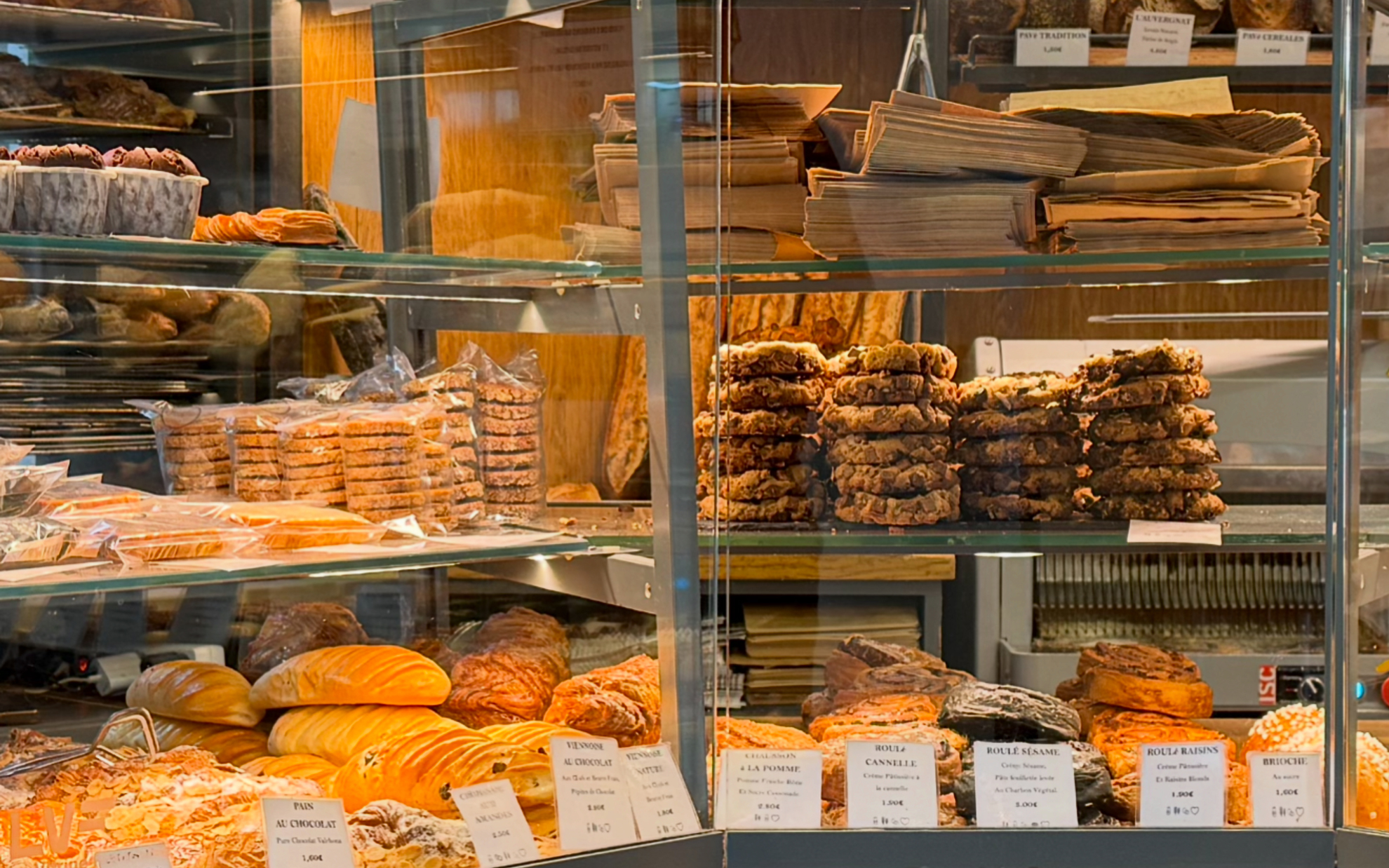 近所のパン屋さんでショコラティーヌを大量摂取しました。