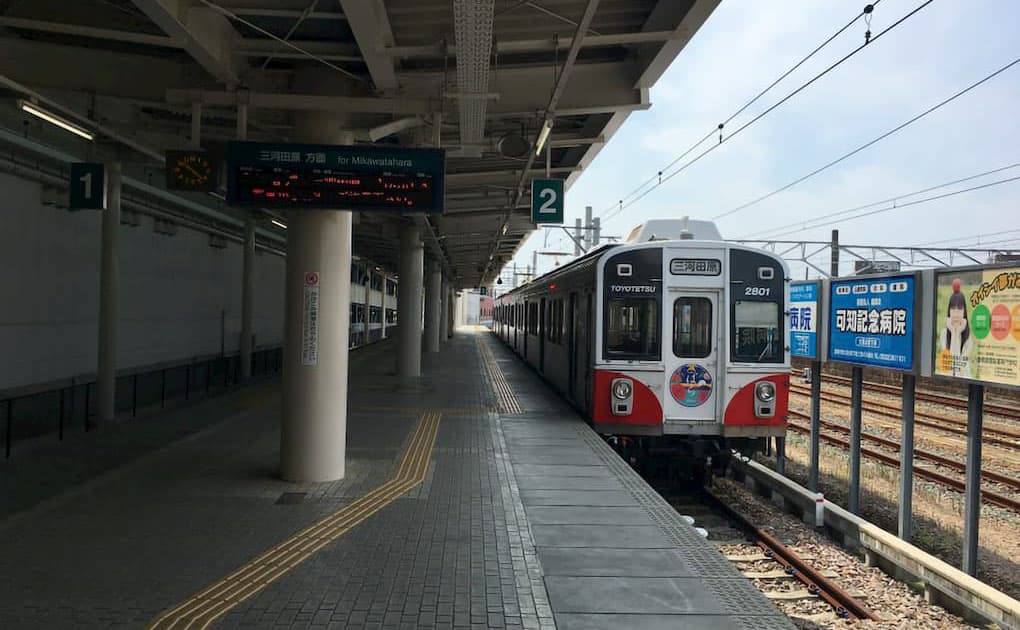 新豊橋駅で渥美線に乗ります。