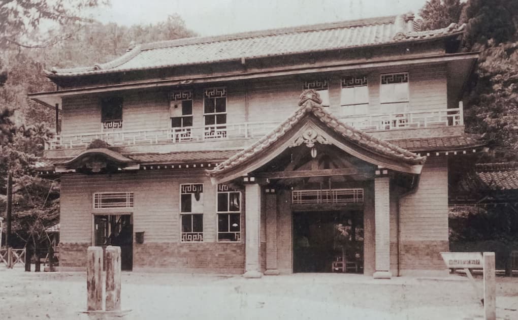 旧鳳来寺駅（看板を撮影）